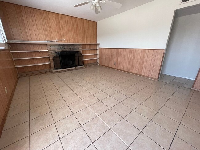 Foto del edificio - 4931 Maxwell Ave