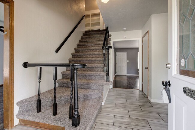 Foto del edificio - Spacious and Stylish Home Just Minutes fro...