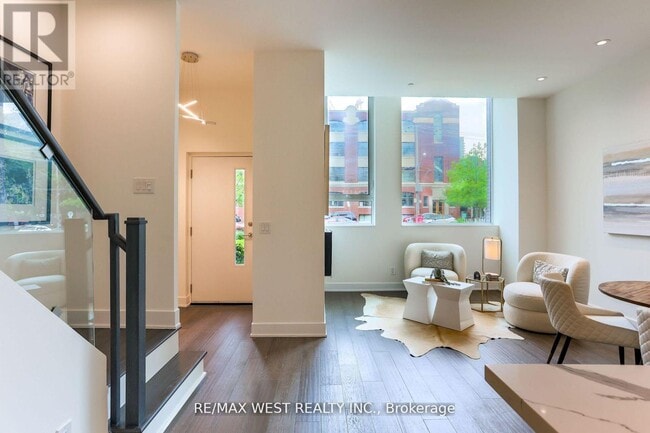 Building Photo - 508 Wellington St W