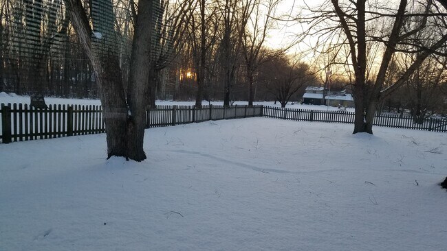 Foto del edificio - 5049 Babbitt Rd