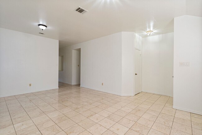 Foto del edificio - Beautiful 3 bedroom, 2 bathroom home in No...