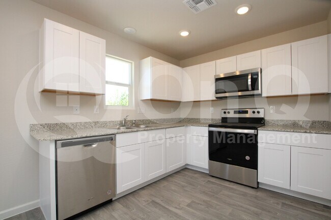 Building Photo - 10858 W Arvada Dr