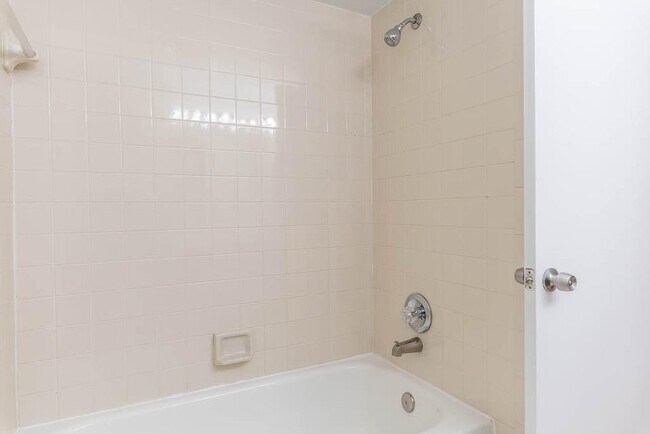 Foto del edificio - 9131 Pine Springs Dr