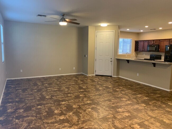 Foto del edificio - COMING SOON A gorgeous two story 3 bedroom 2.5 bath townhome