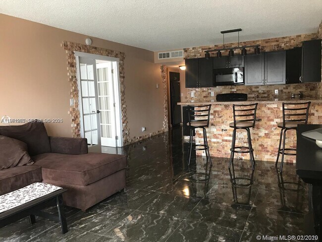 Foto del edificio - 600 Three Islands Boulevard