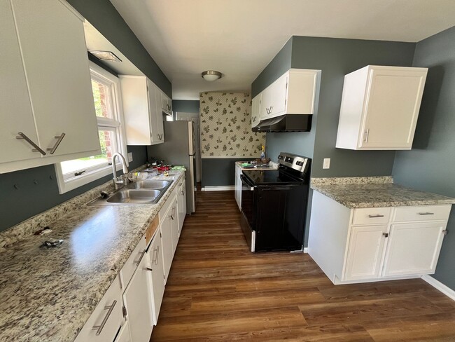 Building Photo - Beautiful 3 Bedroom 1.5 Bath House in Carmel