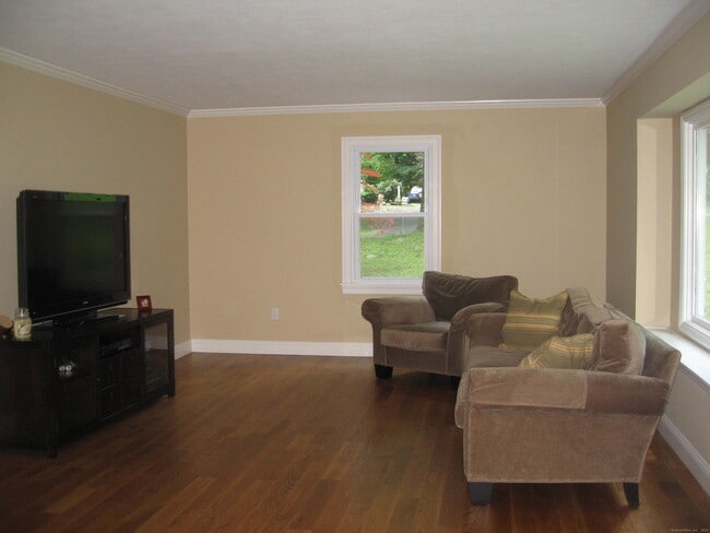 Building Photo - 7 Jarrod Dr