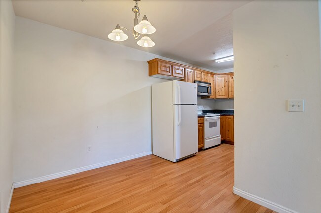 Building Photo - 1627 Westbury Way