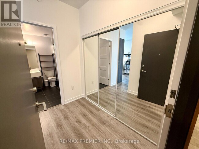 Photo du bâtiment - 25-525 Neighbourhood Ln.