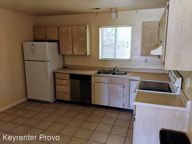 Building Photo - 974 W 600 S