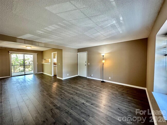 Foto del edificio - 2638 Park Rd