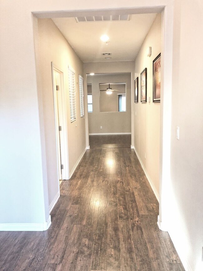 Foto del edificio - Rare Two Primary Home in Centennial Hills Community in Northwest