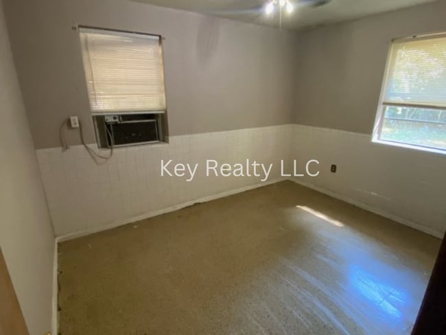 Building Photo - ****1715 Rosalie - Alexandria, off Masonic...
