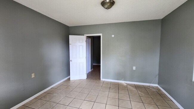 Building Photo - 1120-1122 W Austin St
