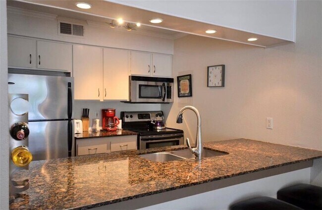 Foto del edificio - 1818 S Lakeshore Blvd