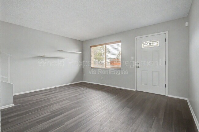 Foto del edificio - 8705 Santa Fe Dr