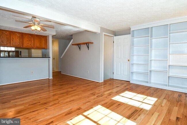 Foto del edificio - 8417 Cedar Falls Ct