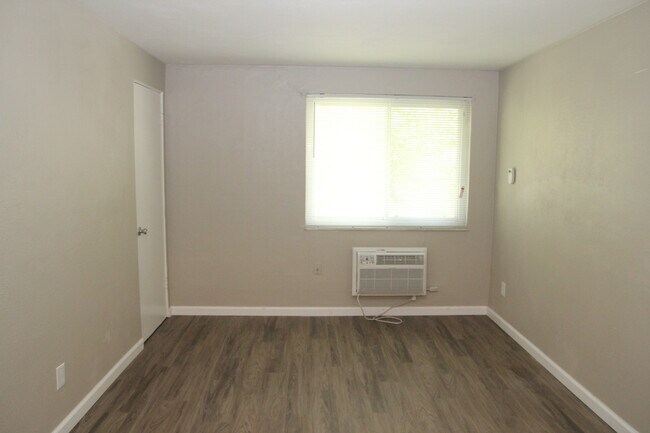 Foto del edificio - 7469 Williams Ave