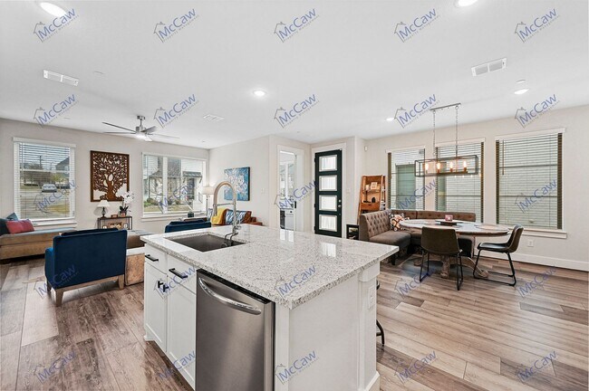 Foto del edificio - Spacious and Beautiful 3/2.5 Townhome in N...