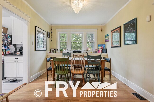 Building Photo - Classic Bungalow in Amazing Location