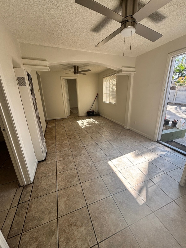 Building Photo - 1402 N Willowbrook Ave