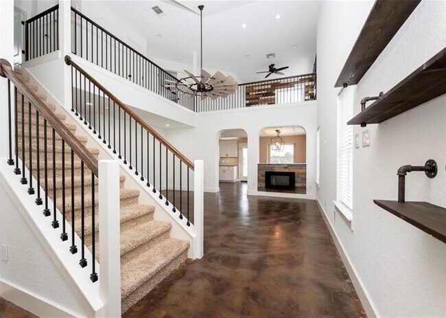 Building Photo - 1202 Hensley Dr