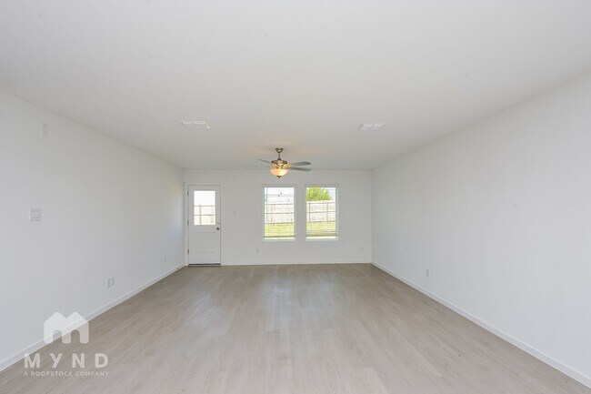Foto del edificio - 2744 Mistwood Dr