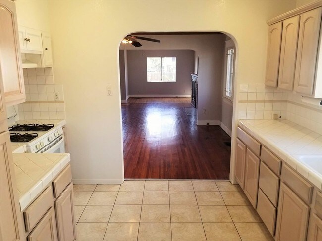 Foto del edificio - 1158 North Hicks Avenue