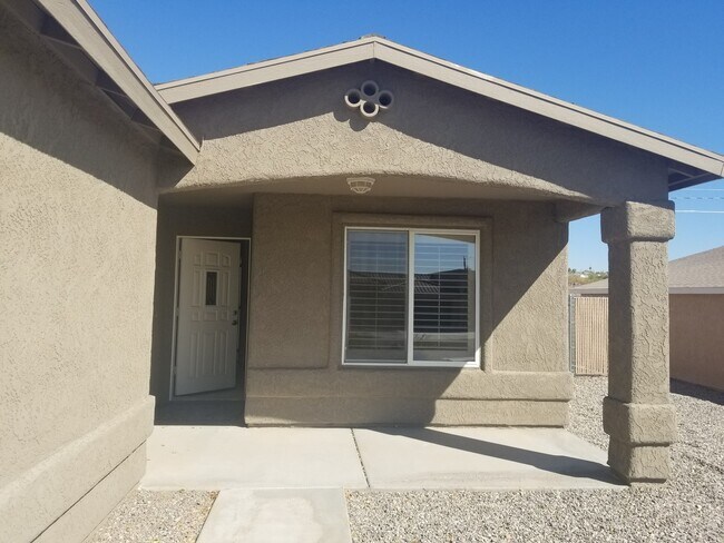 Building Photo - 1336 Vaquero Dr