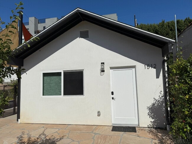 Building Photo - 1510 S Point View St