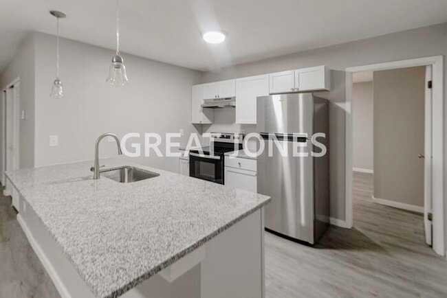 Building Photo - 116 Kingsway Dr