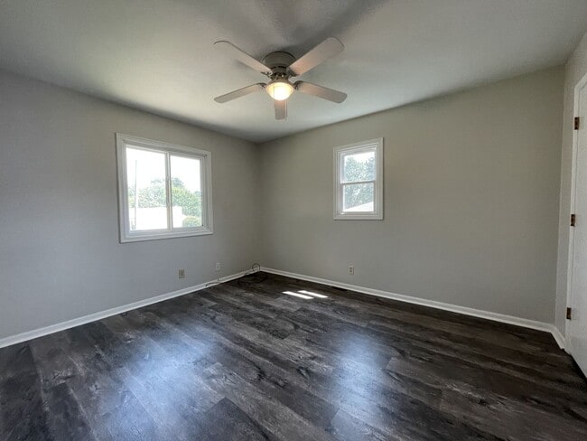 Building Photo - 7508 Elm Dr