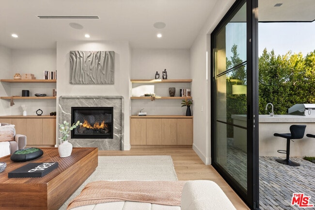 Foto del edificio - 11748 La Maida St