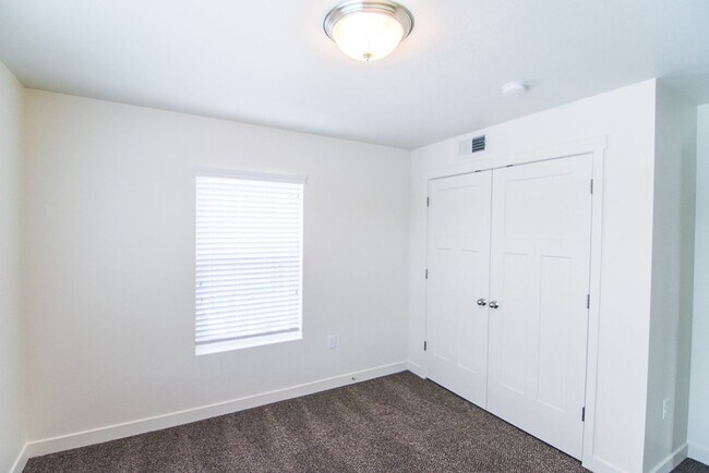 Building Photo - Lovely 2-Bed, 1-Bath Condos in the Distric...