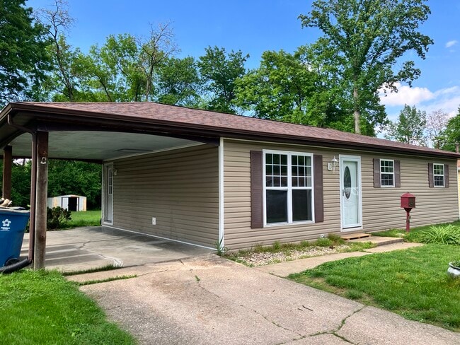 Building Photo - 106 Village Dr