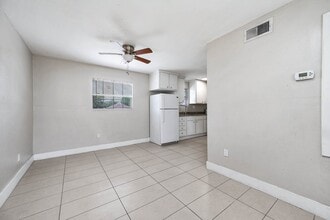 Building Photo - 1711 Fourcade St