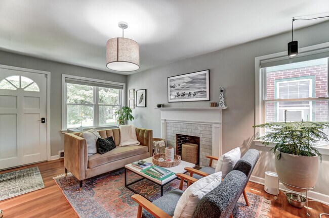 Lovely Living Room w Firelplace - 1289 Avondale Ave