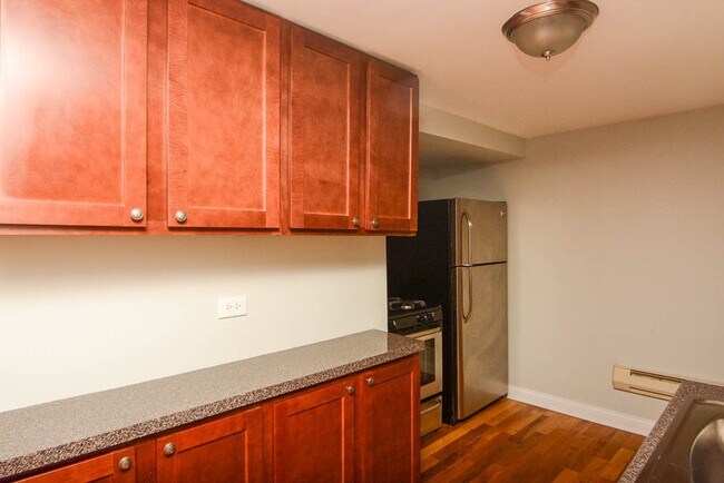 Building Photo - 4242 N Wolcott Ave