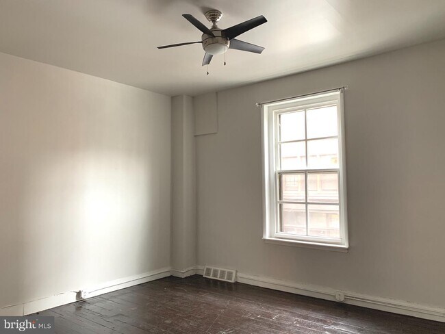 Building Photo - 164 N 3rd St