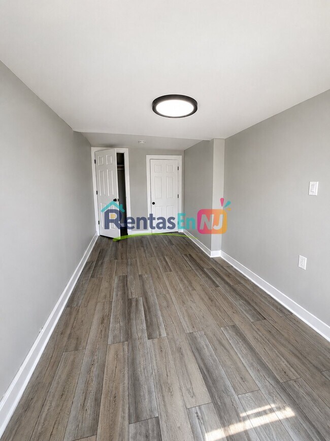 Foto del edificio - 155 W Main St