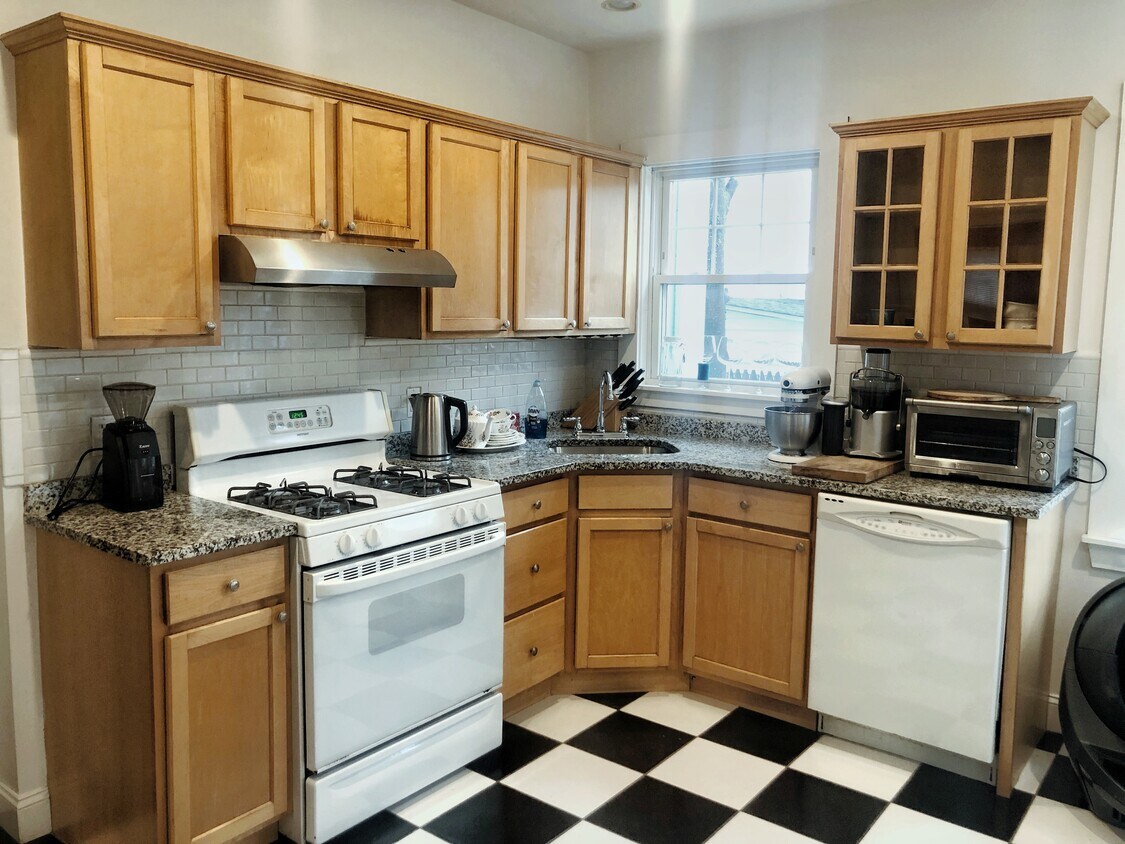 Primary Photo - 221 Massachusetts Ave
