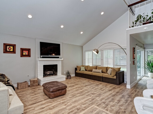 Building Photo - 5728 El Cabo Ct