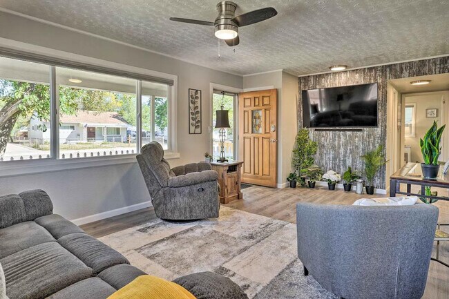 Foto del edificio - 1217 Falcon Ave