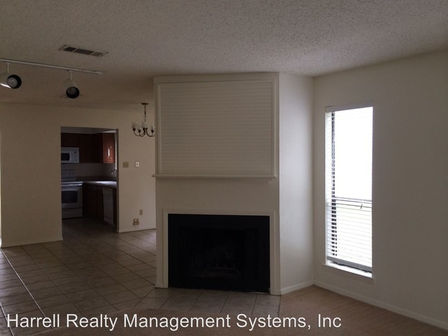 Building Photo - 4207 Lake Shore Villa Dr Lk