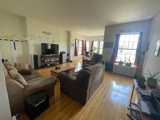 Foto del edificio - 3933 N Pine Grove Ave