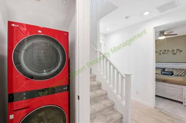 Foto del edificio - Fully-Furnished End Unit Gilbert Home in Warner Meadow Community