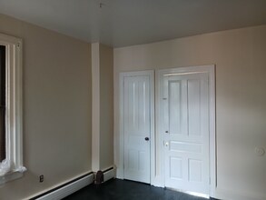 Building Photo - 615 W King St