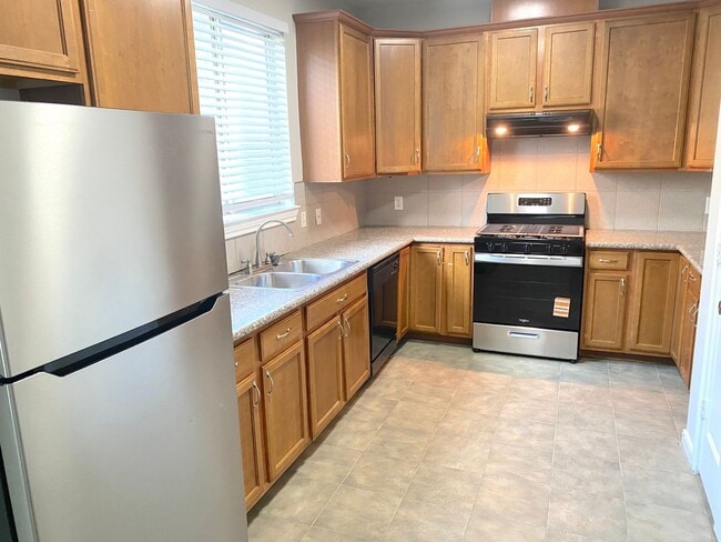 Building Photo - GREAT LOCATION