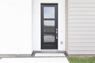 Building Photo - 5868 E Post Oak Ln