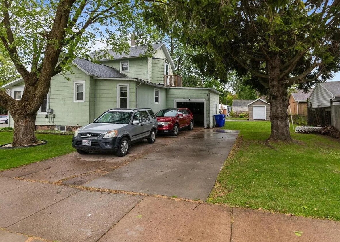 Building Photo - 805 N State St